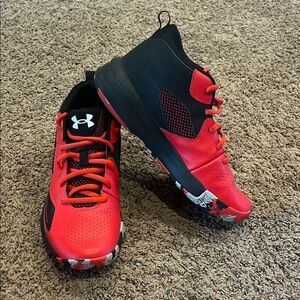 *NEW* under Armour basketball shoes 
*no box*